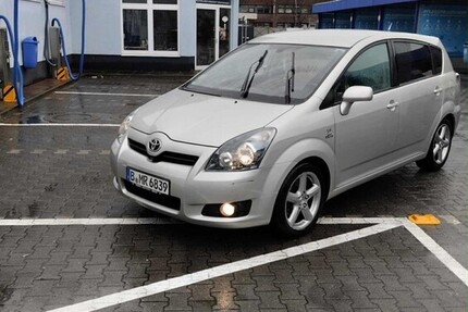 Toyota Verso 200.000 km 3.499 &euro; Berlin 10178