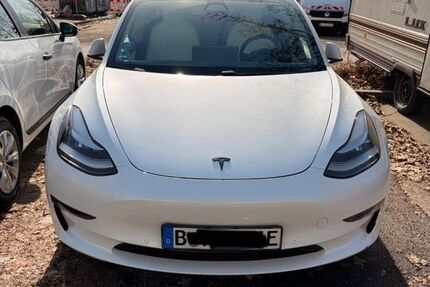 Tesla Model 3 122.000 km 22.400 &euro; Berlin 10319
