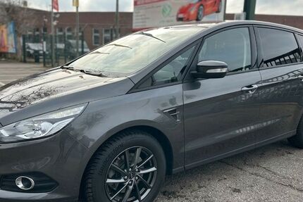 Ford S-Max 121.000 km 15.950 &euro; Berlin-Spandau 13585