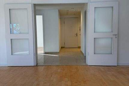 Wohnung Berlin Lichterfelde - 3 Zimmer, 130 m&sup2;, 1.615&euro; | Angebot:24667398