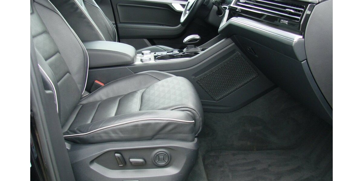 VW Touareg 3.0TDi Elegance 4Motion ACC Luftfederung I 149.571 km 32.980 &euro; Falkensee 14612