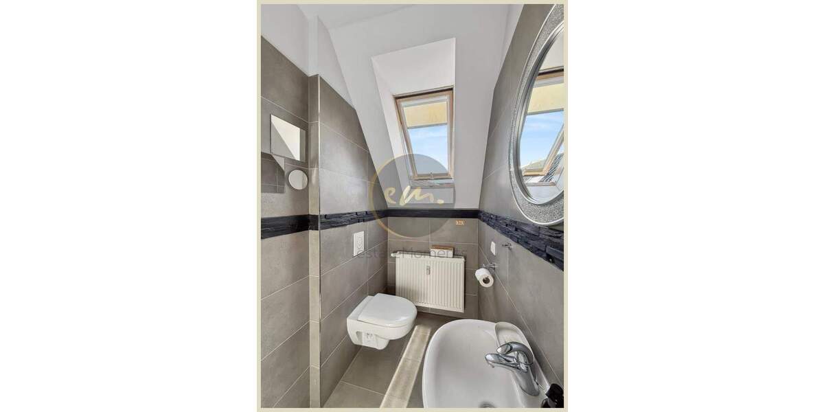 Moderne Dachgeschosswohnung mit großem und kleinen Dachbalkon sowie Aufzugsanbindung 3 zimmer