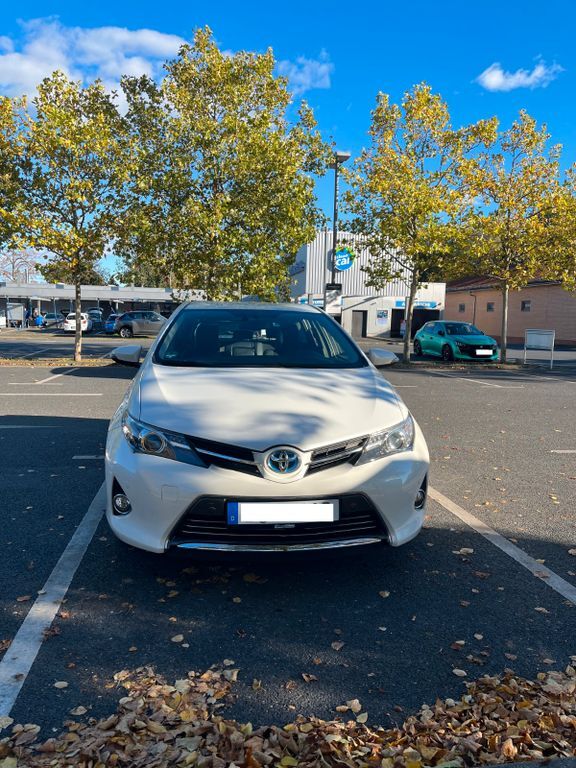 Toyota Auris 100.557 km 11.250 € Berlin 13629