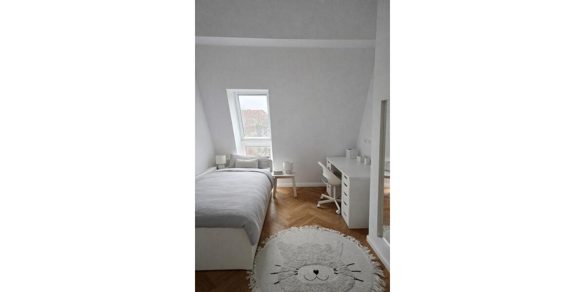 Dachgeschoßwohnung Berlin Tempelhof-Schöneberg - 4 Zimmer, 122 m&sup2;, 2.200&euro; | Angebot:25959592