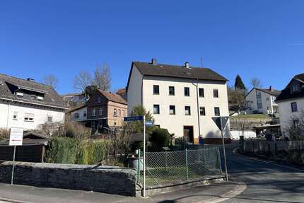 Haus zum Kaufen in Weilburg - Ahausen 185.000 € 184 m²