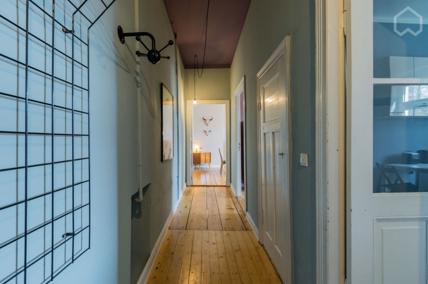 Bezugsfrei! 2-Zi-AltbauWohnung mit Dielen & Möblierung – 58m² – p