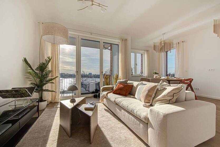 Exklusives Wohnen in einzigartiger Insellage: Neubau-Erstbezug, 4 Zimmer, Loggia & City-Anbindung
