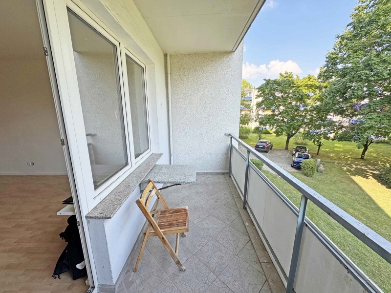 Blumenviertel: Freie 1-Zimmer-Wohnung mit Loggia