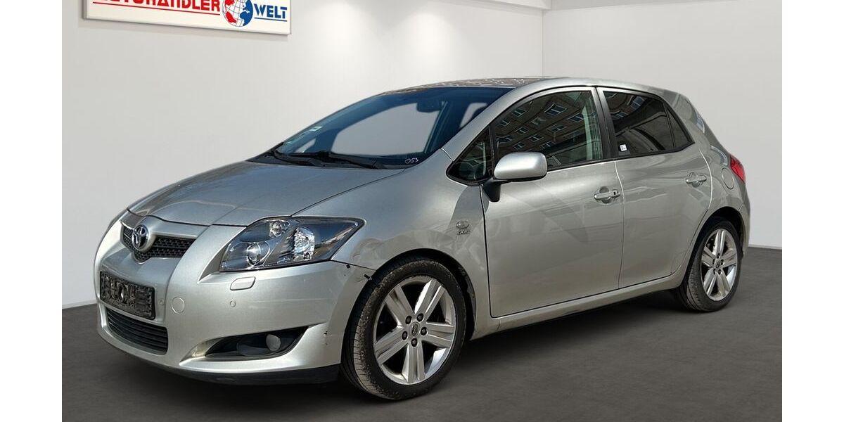 Toyota Auris 120.345 km 999 &euro; Berlin 12681