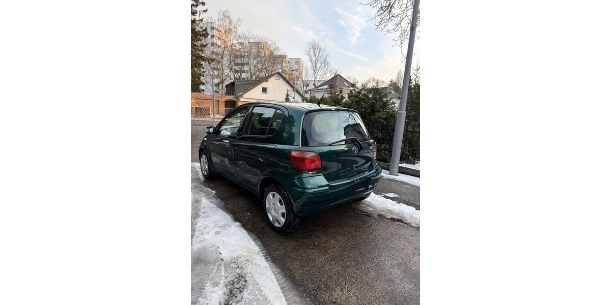 Toyota Yaris 120.000 km 3.200 &euro; Berlin 10178