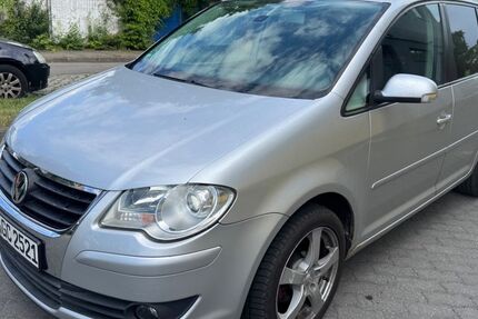 VW Touran 270.000 km 1.699 &euro; Berlin 13055