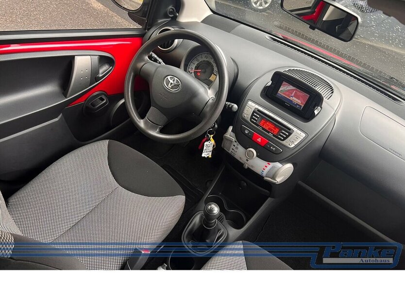 Toyota Aygo Cool Go 5trg*NAV*BT*Klima*LED*USB*Allwetter 119.619 km 5.890 € Berlin 13187
