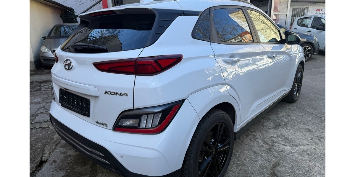 Hyundai Kona große Batt./NaviCAM/LED/64kwh/Schiebedach 139.969 km 15.900 &euro; Berlin 10247
