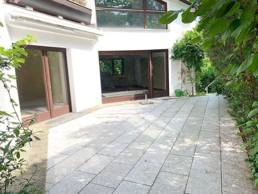 Architektonisches Highlight: Wohnen u. Arbeiten unter einem Dach in getrennten Einheiten, hell u. mit außergewöhnlichem Grundriss!