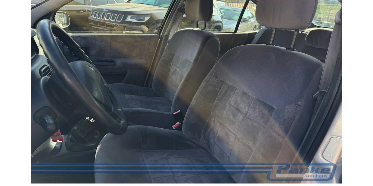 Renault Megane 1.4 16V RXE*09/27TÜV*Rost*Allwetter* 152.300 km 1.990 &euro; Berlin 13187