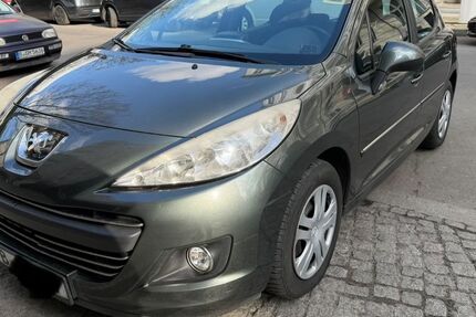 Peugeot 207 112.000 km 5.000 &euro; Berlin 10625
