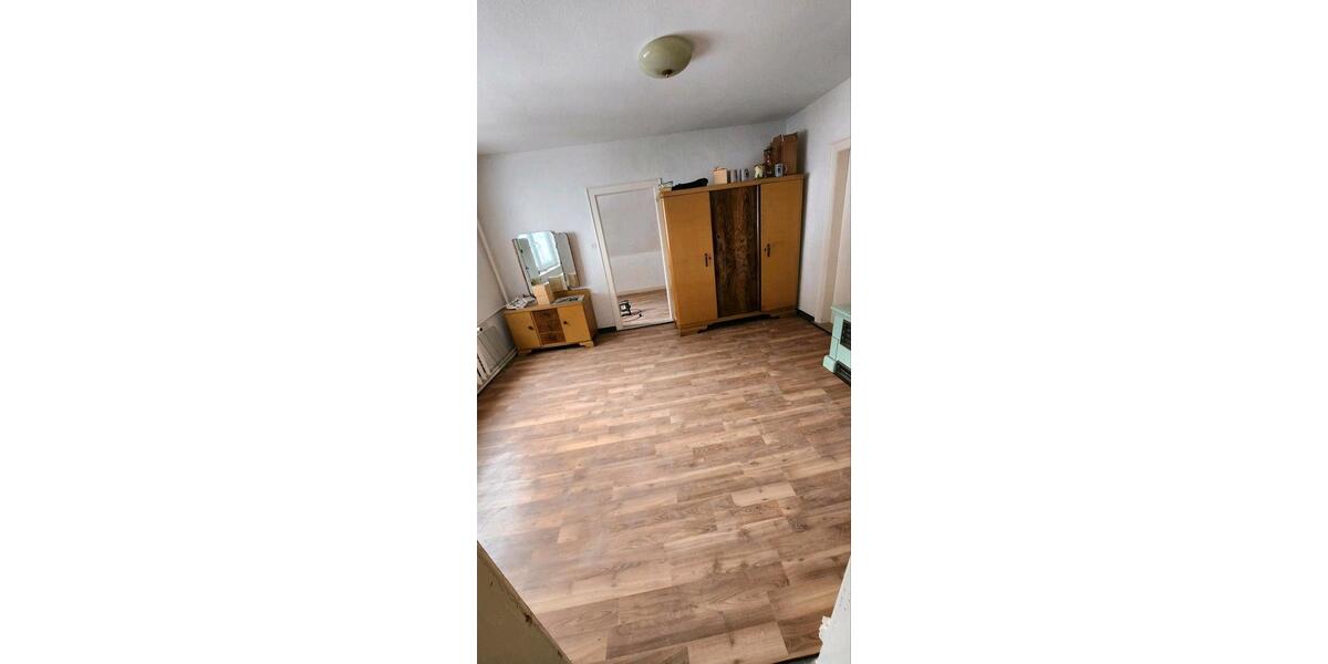 Doppelhaushälfte - 7 Zimmer, 140 m&sup2;, 56.000&euro; | Angebot:27288956