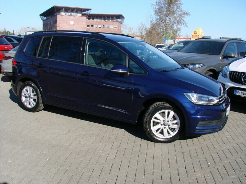 VW Touran 1.5TSI Comfortline 7-Sitzer ACC Standheizun 18.601 km 32.480 € Falkensee 14612