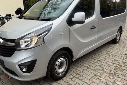 Opel Vivaro 148.000 km 15.900 € Berlin 12109