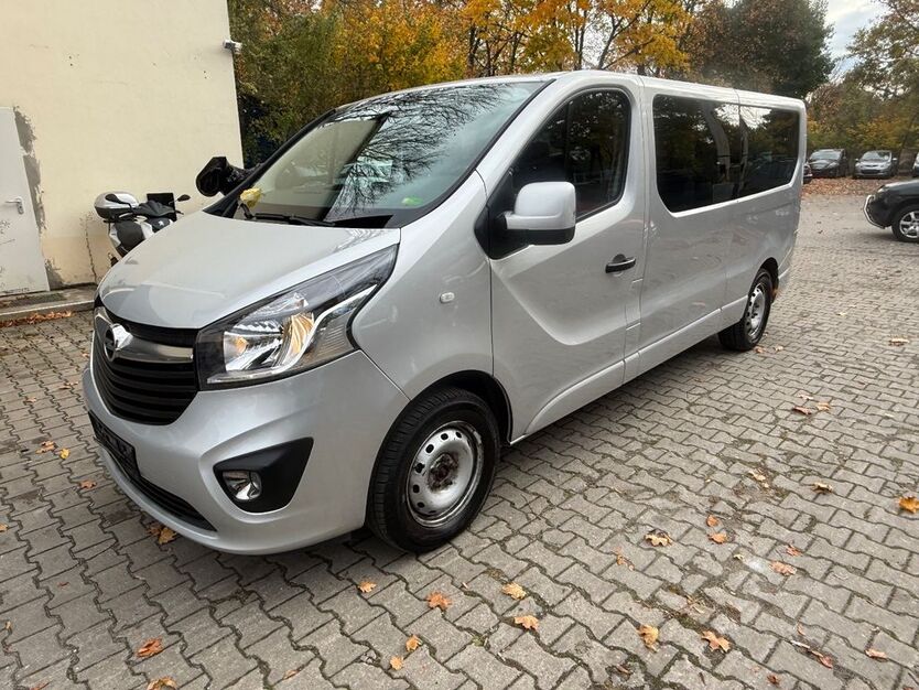 Opel Vivaro 148.000 km 15.900 € Berlin 12109