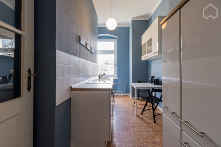 Bezugsfrei! 2-Zi-AltbauWohnung mit Dielen & Möblierung – 58m² – p