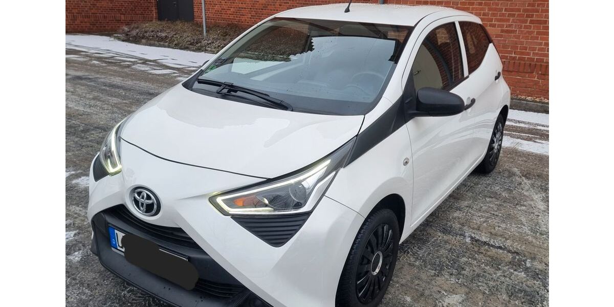 Toyota Aygo (X) 81.650 km 8.800 &euro; Berlin 12489