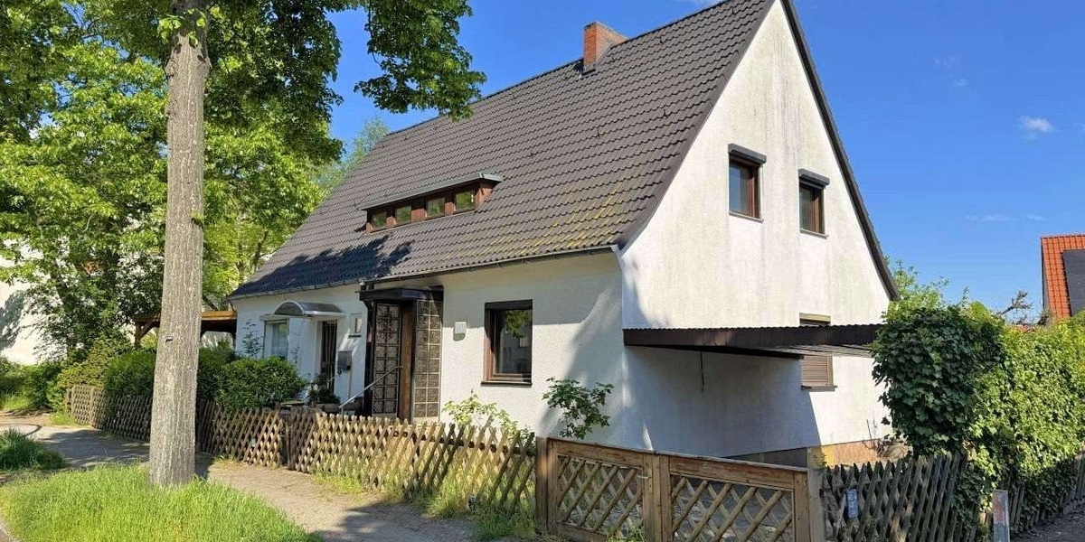 Lankwitz - Renovierungsbedürftige Doppelhaushälfte mit idyllischem Garten - Doppelhaushälfte Berlin Berlin - Steglitz-Zehlendorf - Lankwitz | Angebot:26649308