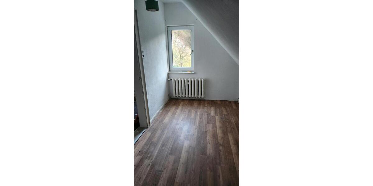 Doppelhaushälfte - 8 Zimmer, 140 m&sup2;, 62.000&euro; | Angebot:26987417