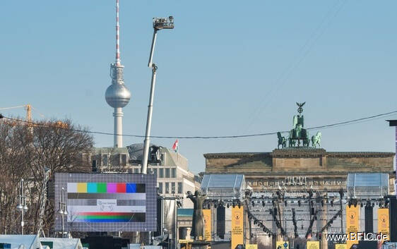 ab November - zeitlich befristet, hochwertig möbliert, hell, ruhig, Süd-Balkon: 2-Zi.-Neubau-Wohnung