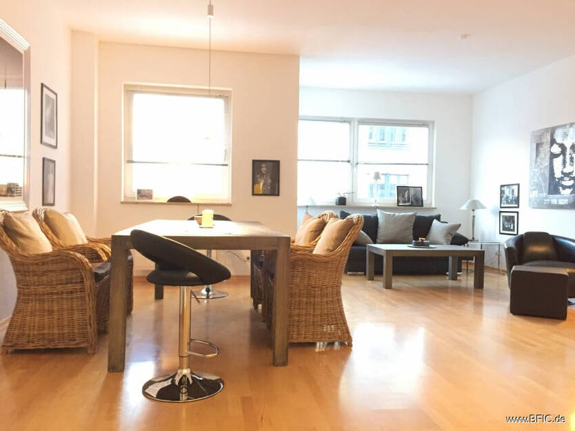 ab November - zeitlich befristet, hochwertig möbliert, hell, ruhig, Süd-Balkon: 2-Zi.-Neubau-Wohnung