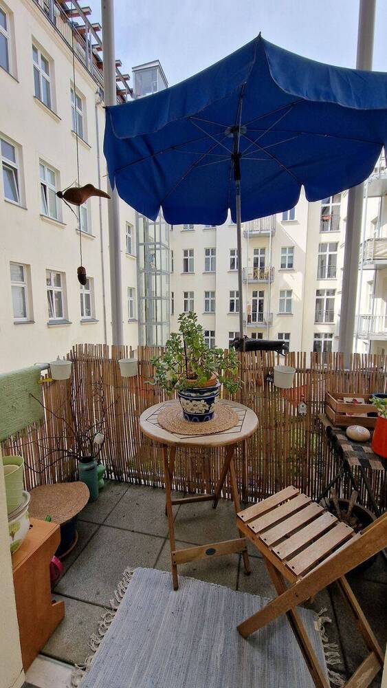 Schöne Wohnung am Mauerpark! Vermietete 2,5 Zimmer mit Balkon.