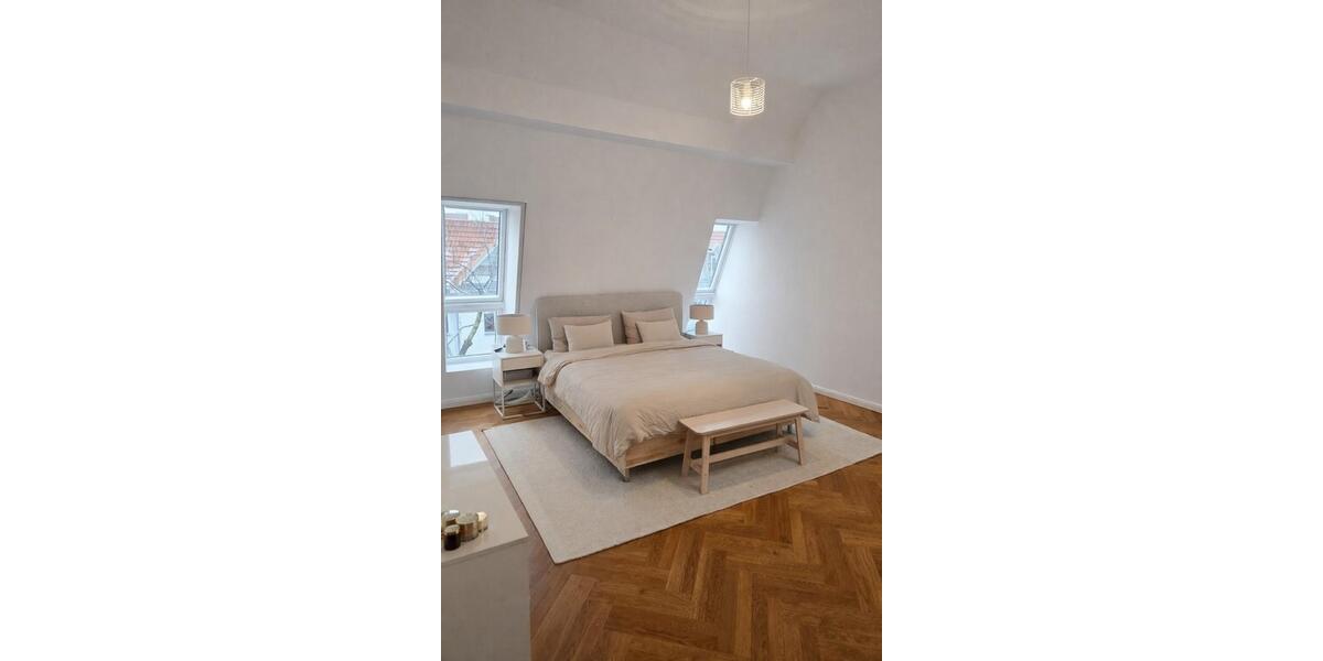 Dachgeschoßwohnung Berlin Tempelhof-Schöneberg - 4 Zimmer, 122 m&sup2;, 2.200&euro; | Angebot:25959592
