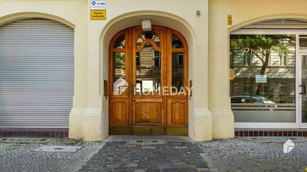Charmante AltbauWohnung mit 5 Zimmern, Kachelofen und Loggia in gefragter Lage