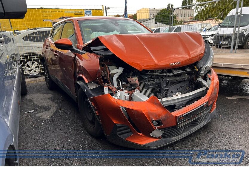 Peugeot 2008 1.2 PureTech 100 Active Pack*Unfall* 21.200 km 6.380 € Berlin 13187