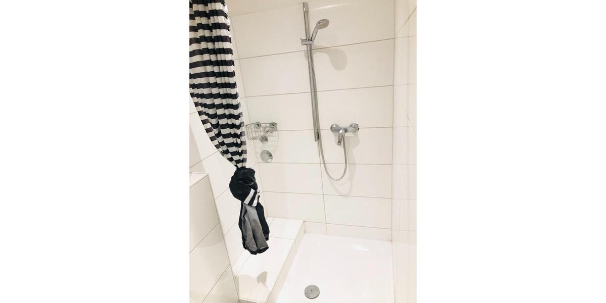 Erdgeschoßwohnung Berlin Charlottenburg-Wilmersdorf - 1 Zimmer, 33 m&sup2;, 650&euro; | Angebot:25958931