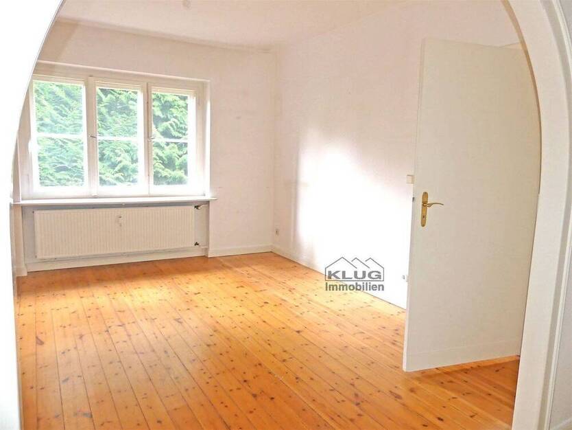 Frohnau! Ansprechendes Dreifamilienhaus mit 2 bezugsfreien Wohnungen im EG u. OG