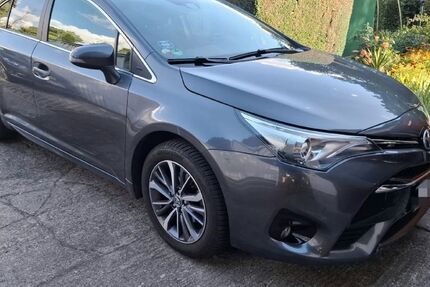 Toyota Avensis 44.000 km 18.000 &euro; Zeuthen 15738