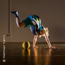 Power/Trip solo dance performance by sawako ogo 14.12.2025 Theatre Pool/Neue Bühne Friedrichshein