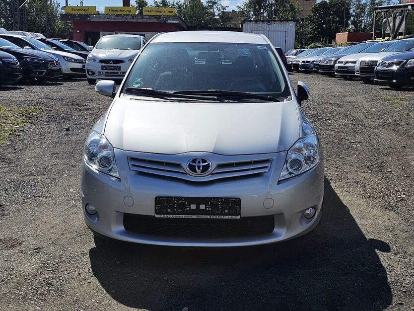 Toyota Auris 83.000 km 7.499 € Berlin 13597