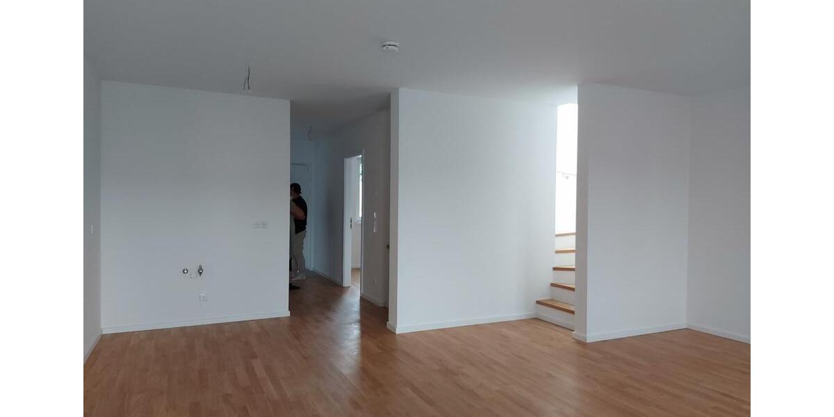 Maisonettenwohnung Ludwigsfelde - 5 Zimmer, 160 m&sup2;, 2.100&euro; | Angebot:23619866