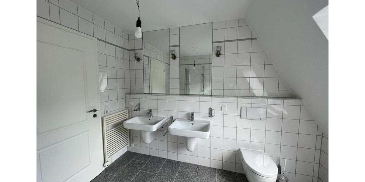 Dachgeschoßwohnung Berlin Steglitz-Zehlendorf - 2 Zimmer, 82 m&sup2;, 1.250&euro; | Angebot:24866514