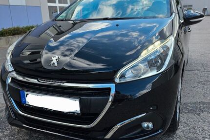 Peugeot 208 110.000 km 5.700 &euro; Velten 16727