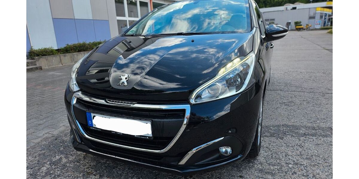 Peugeot 208 110.000 km 5.700 &euro; Velten 16727