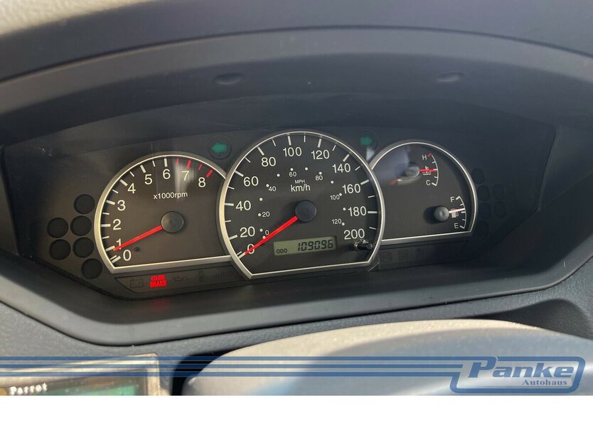 Kia Carens 2.0 16V EX Van*SchiebeD.*Klima*PDC*Bluet* 109.096 km 1.100 € Berlin 13187