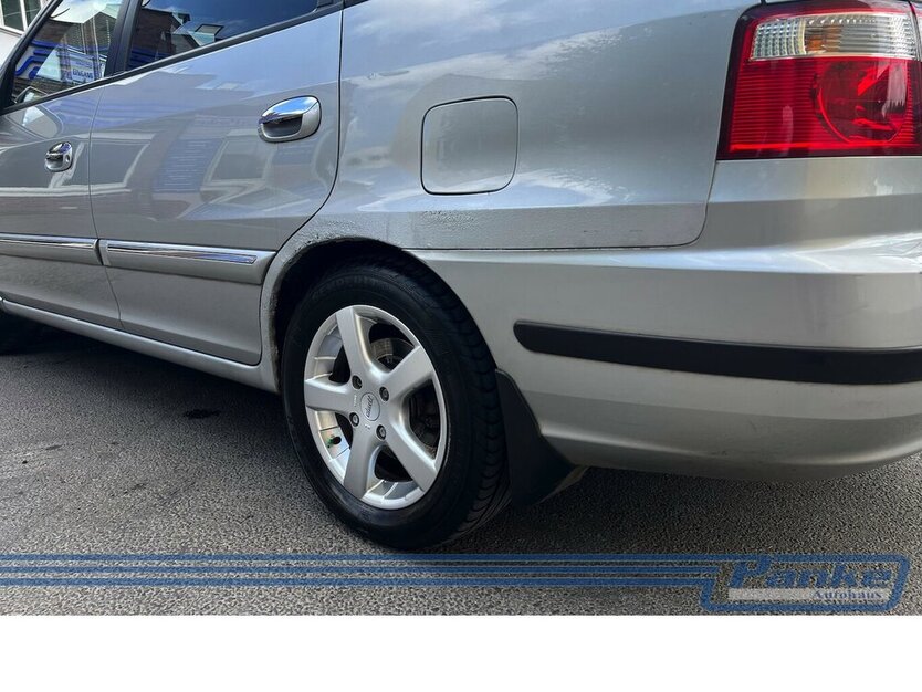 Kia Carens 2.0 16V EX Van*SchiebeD.*Klima*PDC*Bluet* 109.096 km 1.100 € Berlin 13187