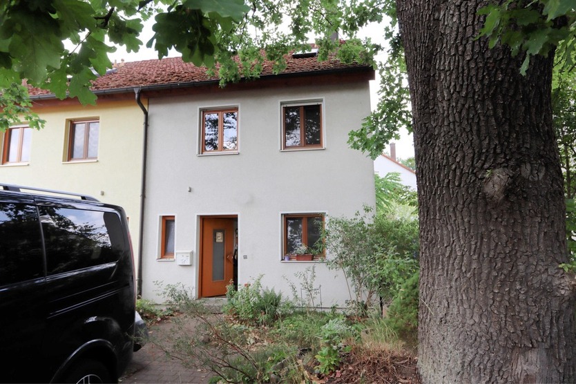 Reihenendhaus - 5 Zimmer - Garten - ca. 15 Min. bis E-Auto Fabrik 5 zimmer