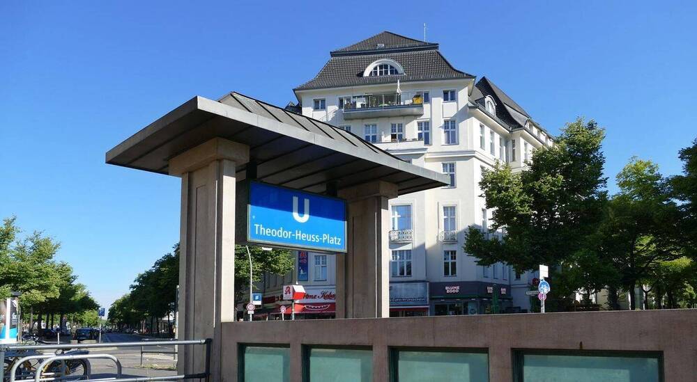 Westend: *Mit Potential für 3 Zimmer* Modernisierungsbedürftig mit Süd-Balkon, Lift & TG-Stellplatz