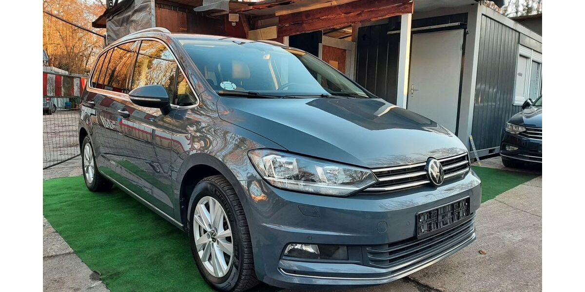 VW Touran 147.000 km 18.850 &euro; Berlin 12247