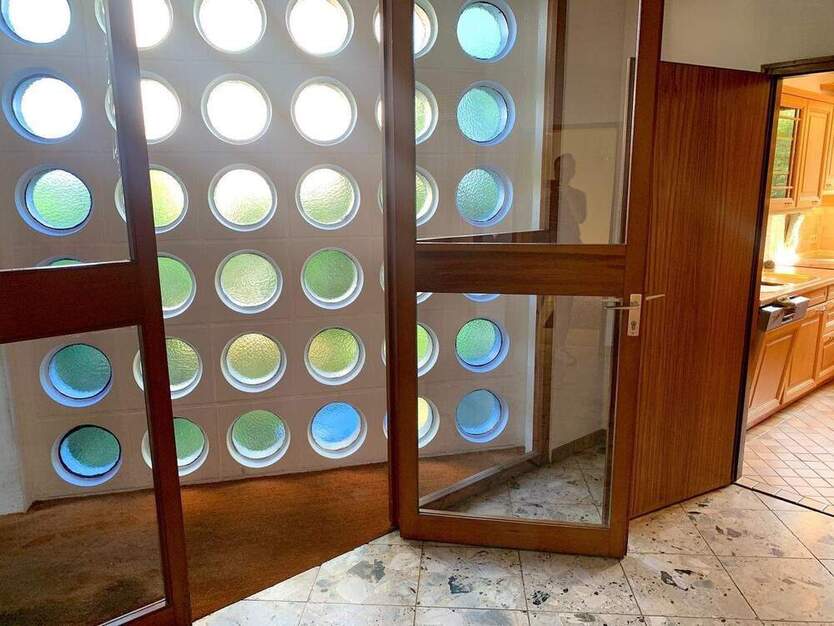 Architektonisches Highlight: Wohnen u. Arbeiten unter einem Dach in getrennten Einheiten, hell u. mit außergewöhnlichem Grundriss!