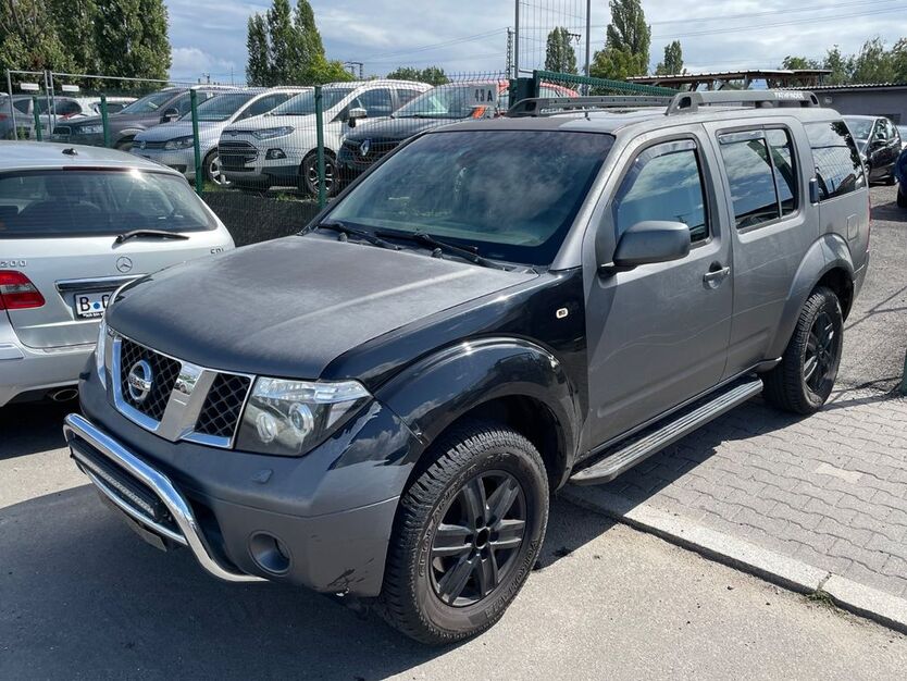Nissan Pathfinder 300.000 km 2.900 € Berlin 13597